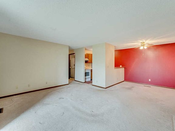 2nd image of 2484 Cobble Hill Alcove