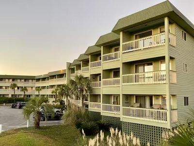 1300 Ocean Blvd #305, Isle Of Palms, SC, 29451