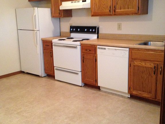 2nd image of 939 Windwood Dr APT 1