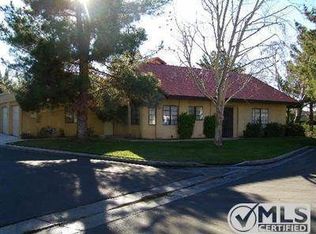 11734 Oak St, Apple Valley, CA 92308