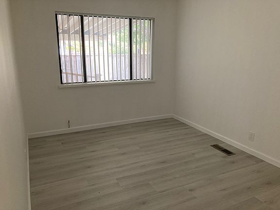 5th image of 718 San Tomas St