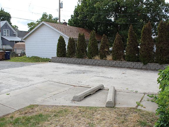 5th image of 1007 W Augusta Ave