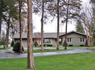 102 S Park Dr, Summit, WI