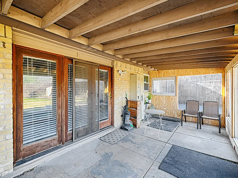 2241 Lockwood Dr — Photo 11