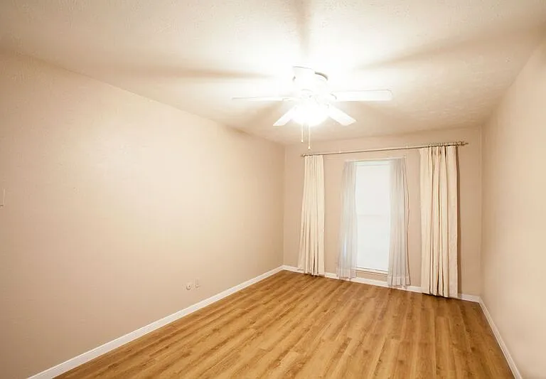 921 Mossvine Dr — Photo 37