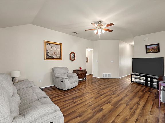 5th image of 2032 Sabine Dr