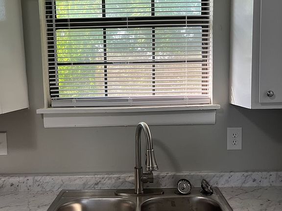4th image of 105-107 Old Trail Ct