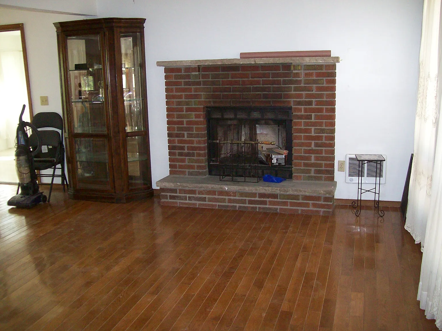 3 bed, 2290 sqft, $2,200 — Photo 2
