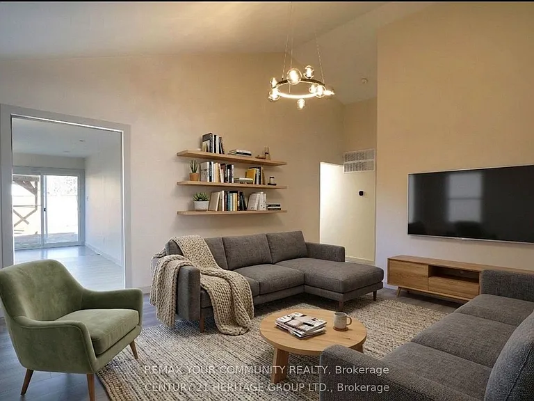 236 Simcoe Ave — Photo 9