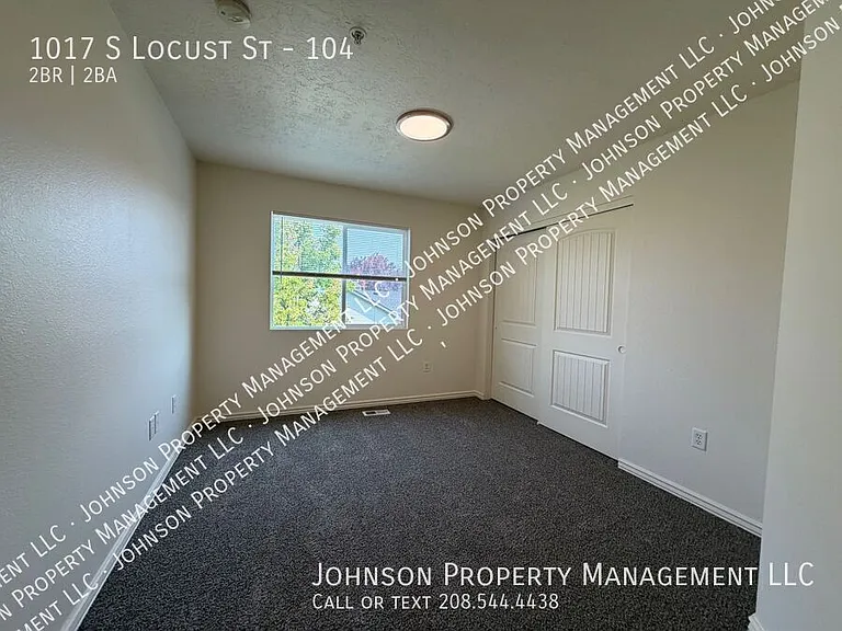 1017 S Locust St #104 — Photo 5