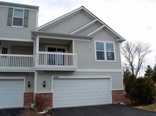2901 Neubauer Cir, Lindenhurst, IL 60046