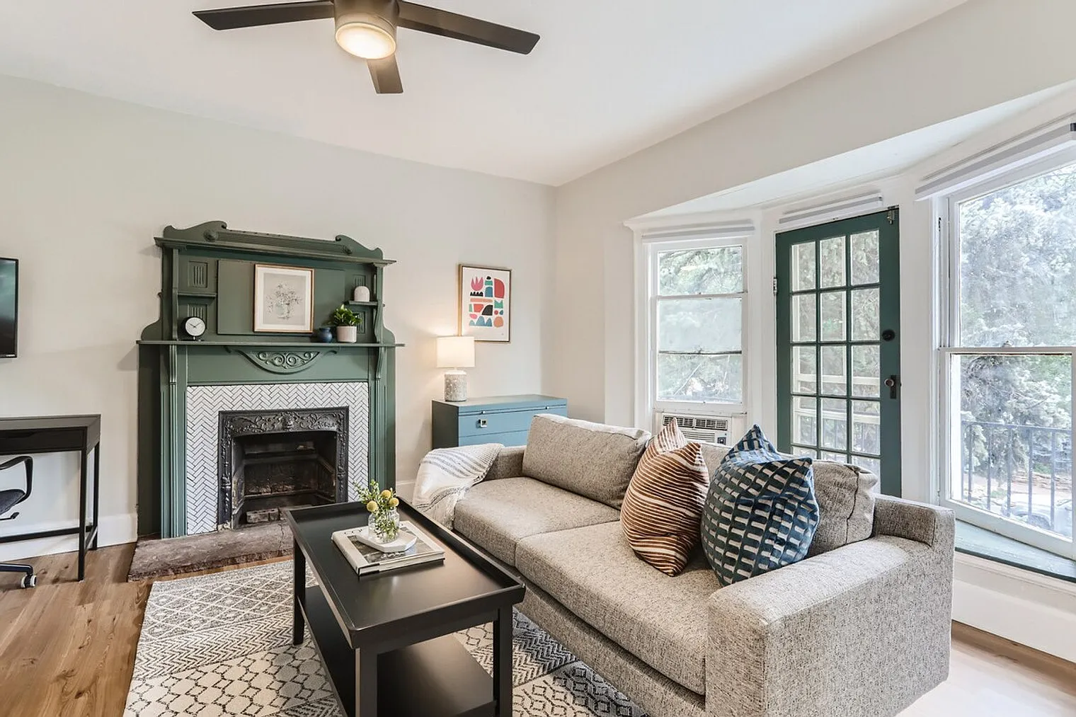 1 bed, 1.0 bath, 355 sqft, $2,799 — Photo 3