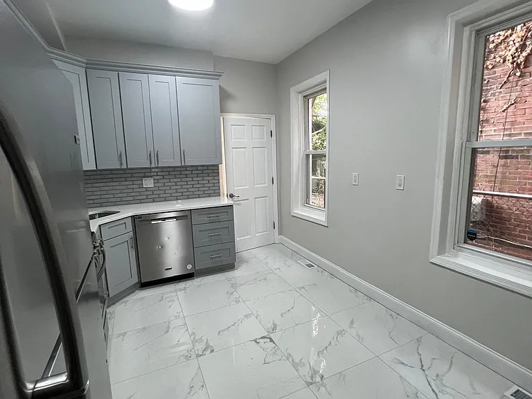 669 N Brooklyn St — Photo 10