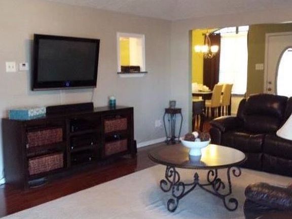 3rd image of 127 Crest Brook Dr