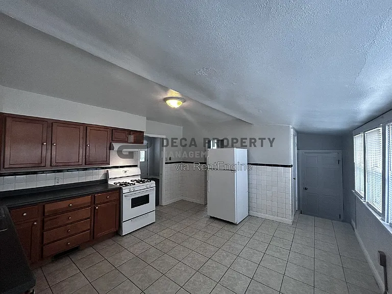 7026 Bancroft Ave — Photo 6