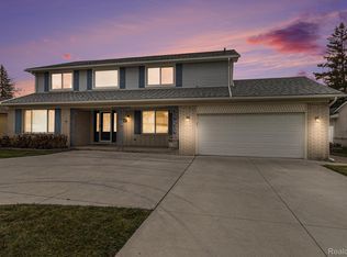 18765 Addison Dr, Southfield, MI 48075
