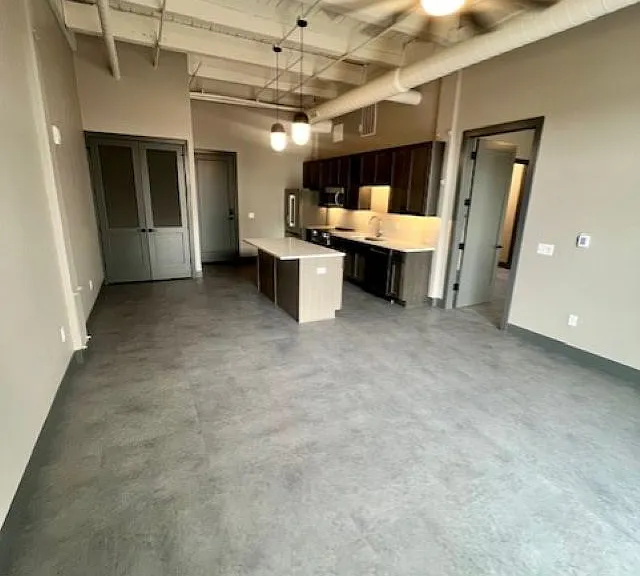 1001 SW Adams St #105 — Photo 5