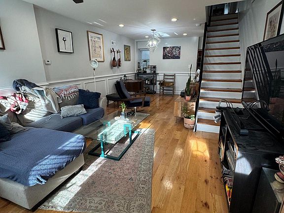 2nd image of 1929 Wilder St