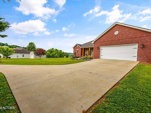 5th image of 217 Paradise Ln