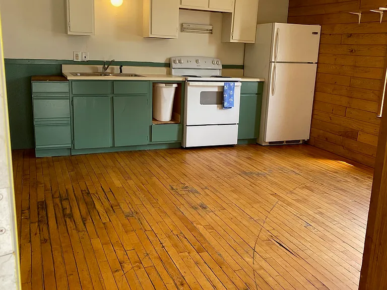 201 E Dresden St — Photo 2