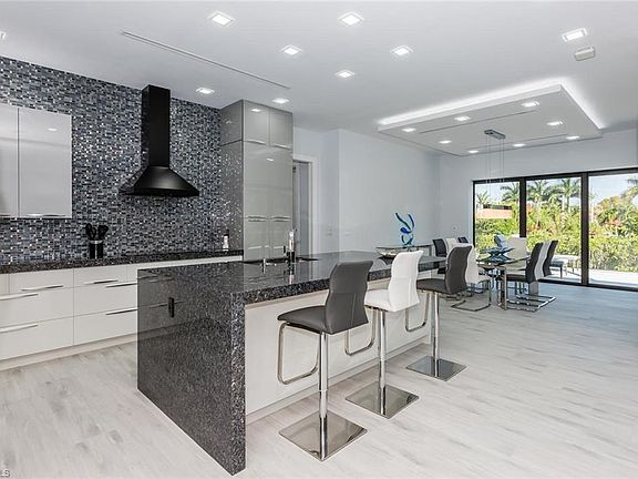 3rd image of 624 Seagrape Dr