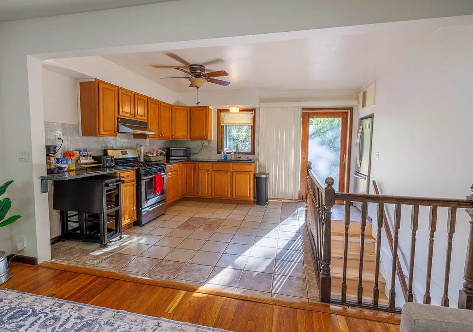 Fully furnished 4BR-2BA on 8th St — Photo 4