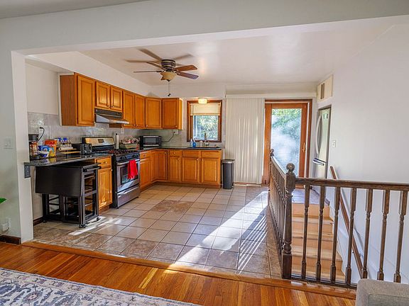 4th image of 2536 E 8th St