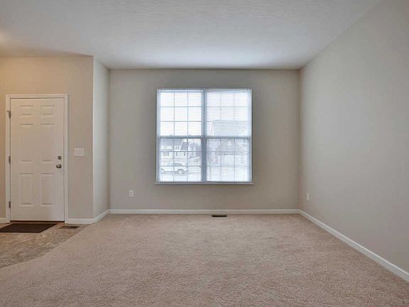 5th image of 9475 Woodbine Way