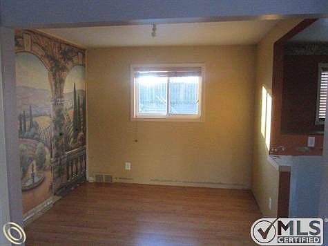 5-Dining Room.JPG