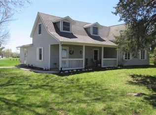 17633 Red Shale Hill Rd, Pekin, IL 61554