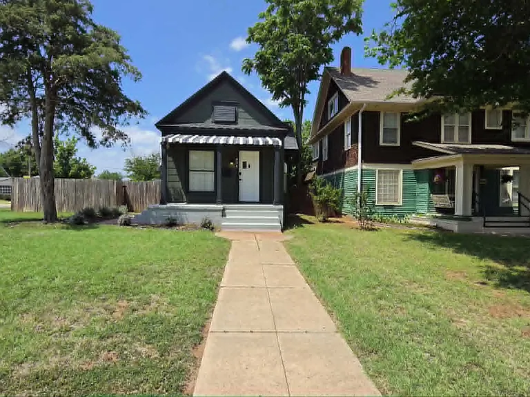 804 E Noble Ave — Photo 1