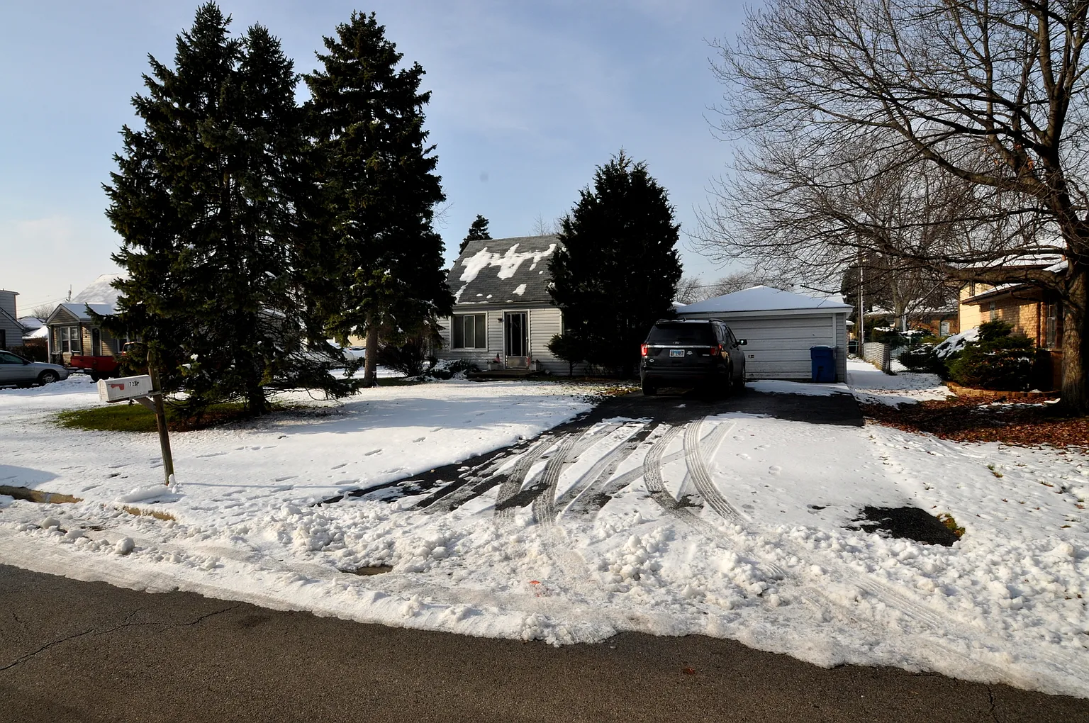 7234 S Oketo Ave photo 1