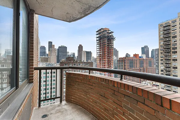 Rented by Corcoran | media 22