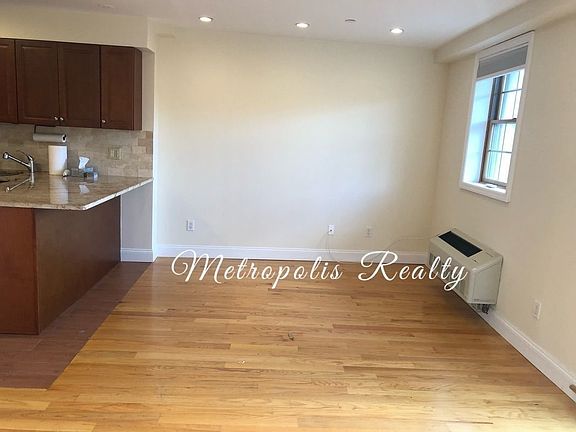 4th image of 25-38 37th St Front 4