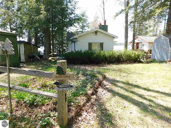 4th image of 7255 Schultz Ln NE