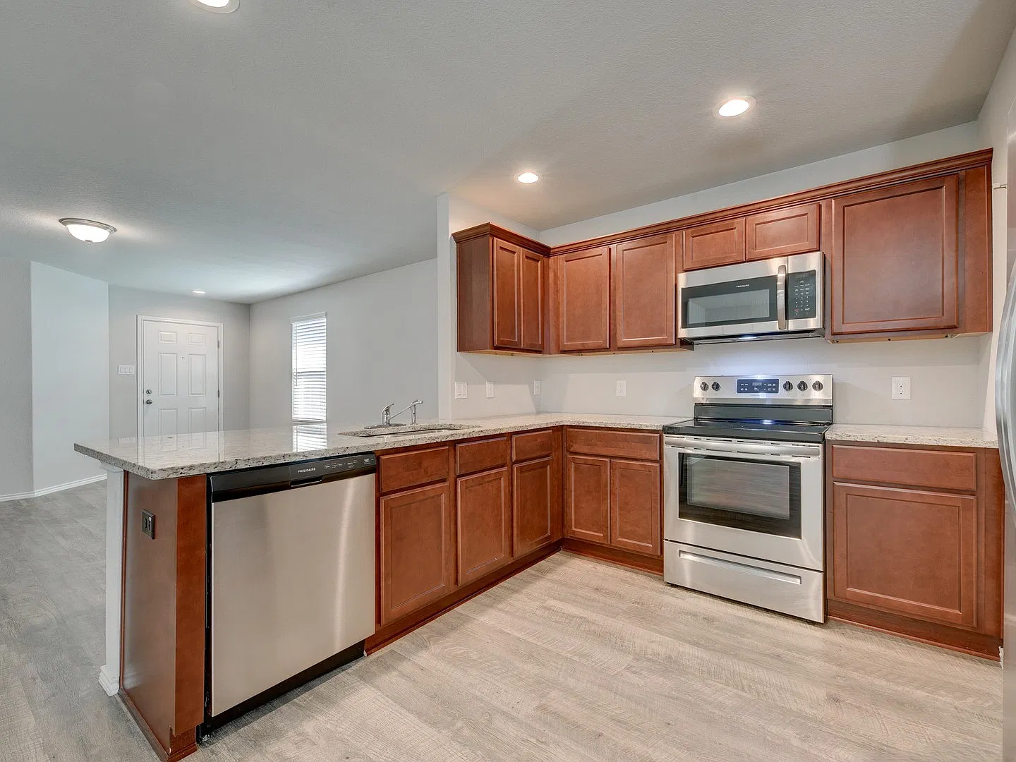 3 bed, 1234 sqft, $1,600 — Photo 3