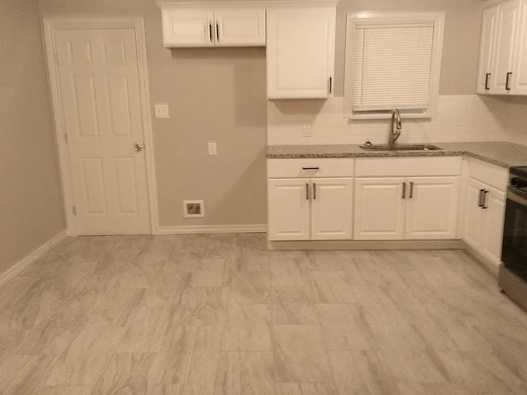 133 W Lilac Ln — Photo 3