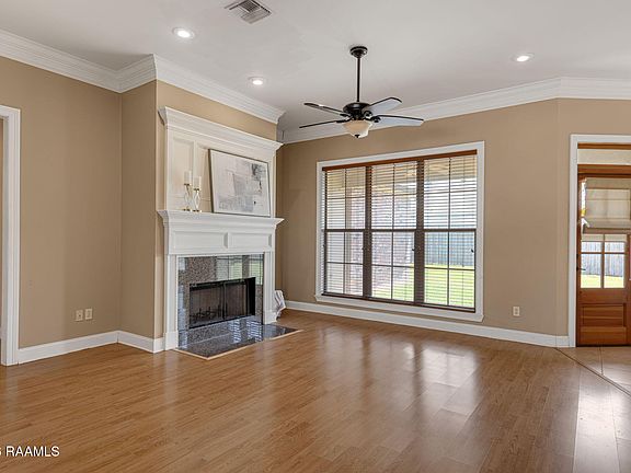 3rd image of 118 Greenside Ct