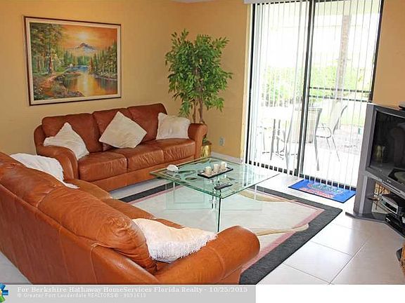 5th image of 2707 NE 14th St #101