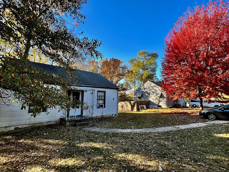 2304 S Hall Rd — Photo 3