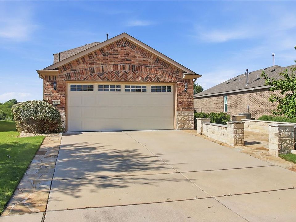 1st image of 816 Hamilton Ln