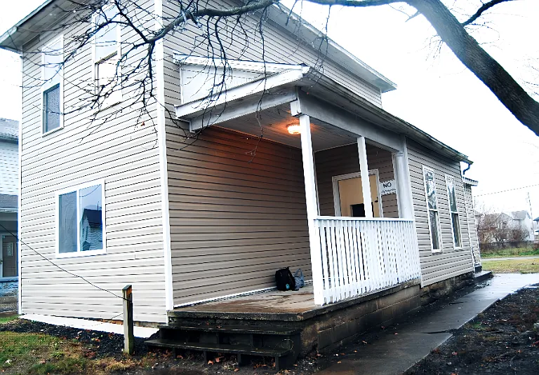 84 Curtis Ave — Photo 2