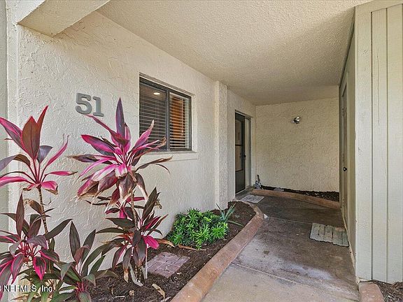 3rd image of 51 VILLAGE DEL PRADO Circle