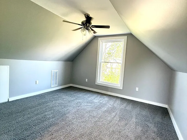 176 Smith Ave — Photo 23