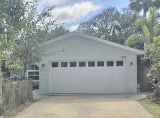 203 Lincoln Ave, New Smyrna Beach, FL 32169