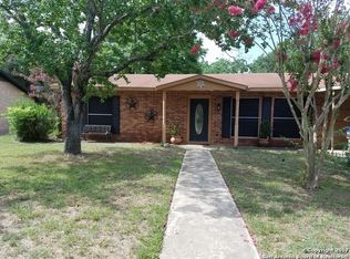 1303 Laredo Dr, Pleasanton, TX 78064