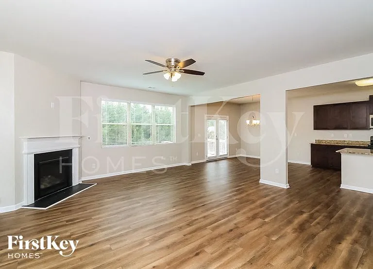 106 Woodbridge Trl — Photo 2