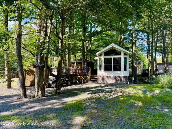 44 Cedar Dr, Gouldsboro, PA 18424