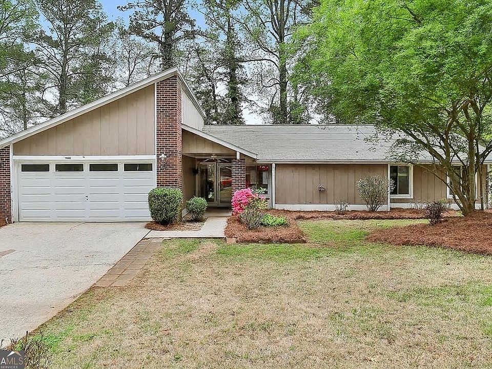 1st image of 100 Lake Forest Dr
