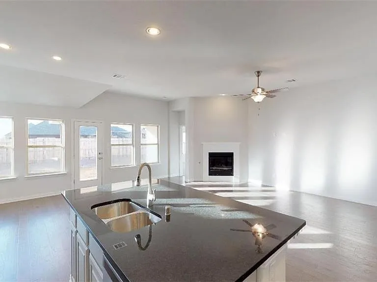 1716 Yellowthroat Dr — Photo 3